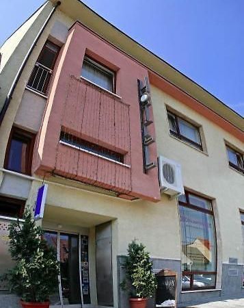 Hotel Maxim Svaty Jur Exterior photo