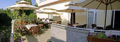 Hotel Maxim Svaty Jur Exterior photo