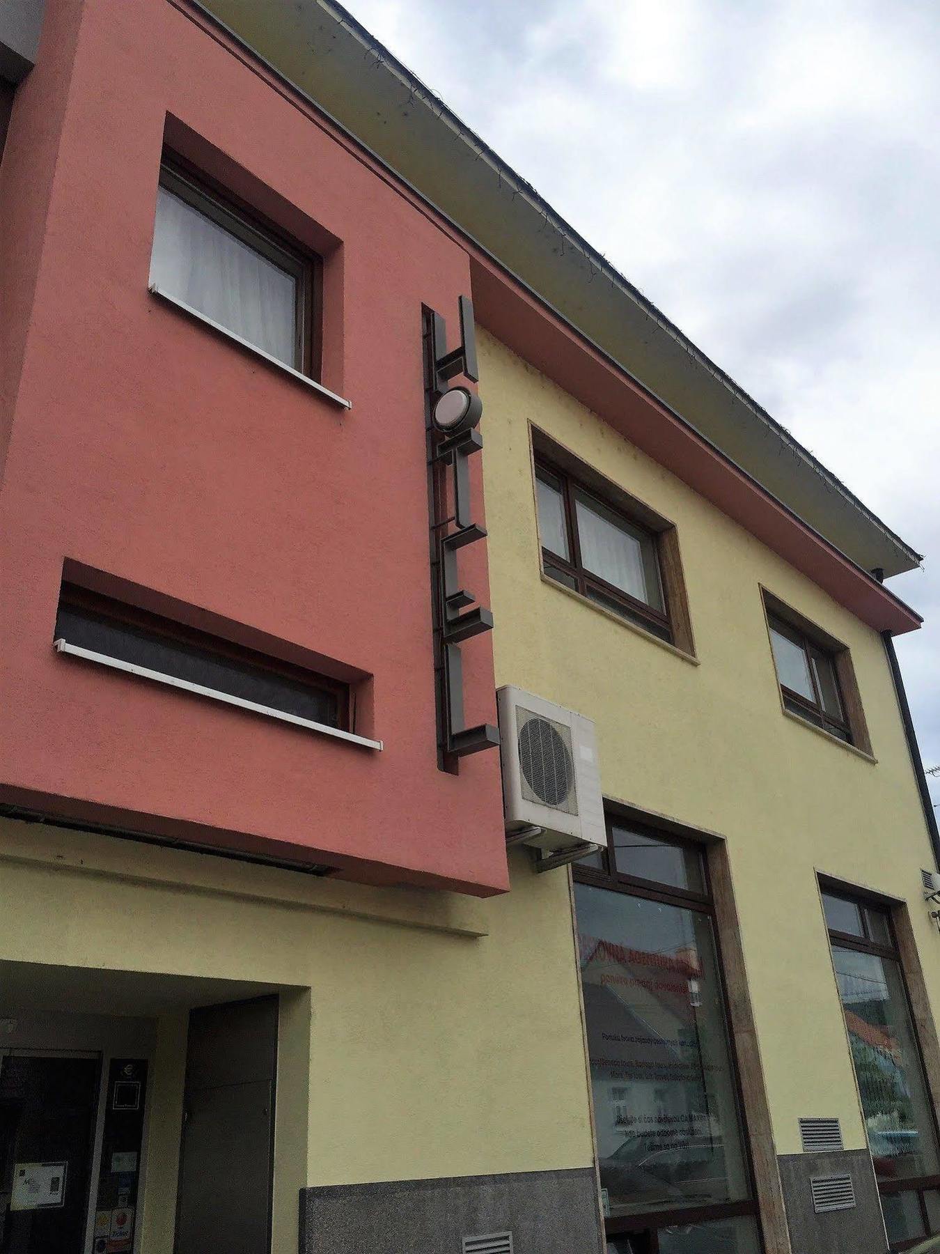 Hotel Maxim Svaty Jur Exterior photo