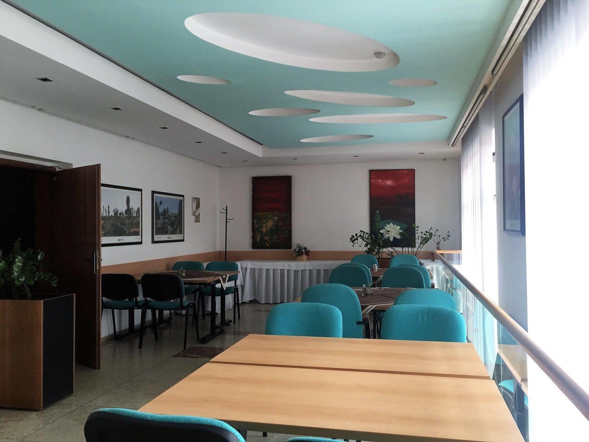 Hotel Maxim Svaty Jur Exterior photo