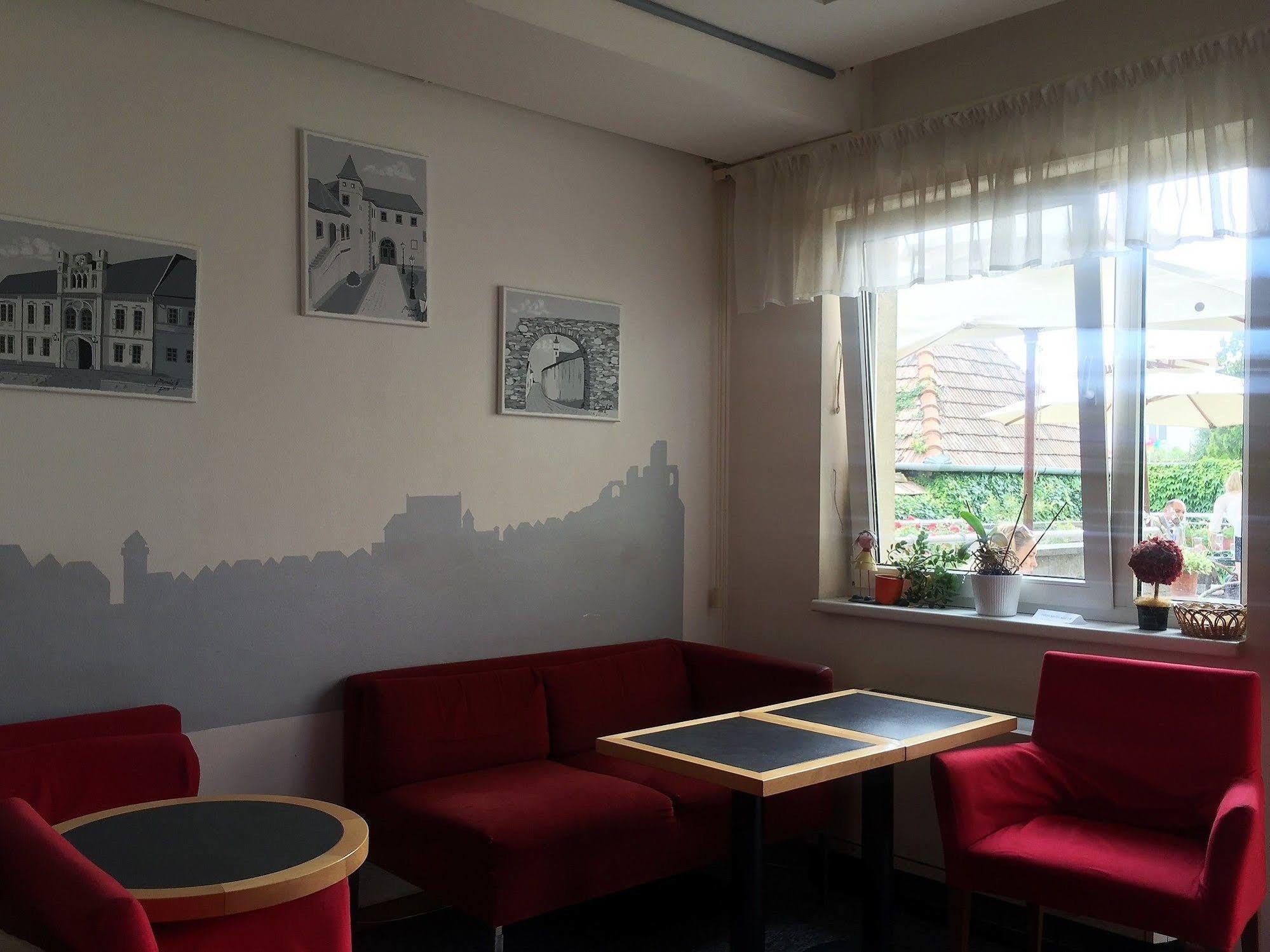 Hotel Maxim Svaty Jur Exterior photo